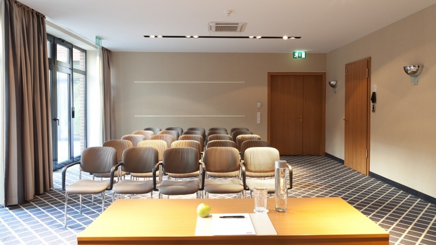 Tagungsraum Düsseldorf Theaterbestuhlung relexa hotel Berlin - Tagungsraum Düsseldorf Theaterbestuhlung